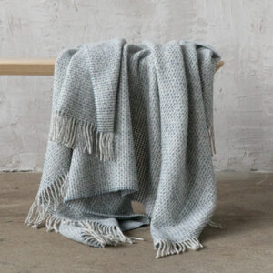 NA ZALOGI Volnena deka WoolMe 130x180 B.MODRA NA ZALOGI Volnena deka WoolMe 130x180 B.MODRA