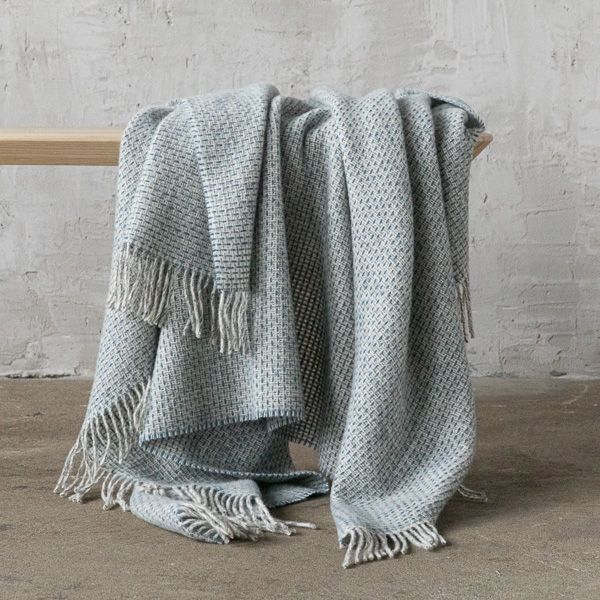 NA ZALOGI Volnena deka WoolMe 130x180 B.MODRA NA ZALOGI Volnena deka WoolMe 130x180 B.MODRA