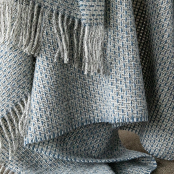 NA ZALOGI Volnena deka WoolMe 130x180 B.MODRA NA ZALOGI Volnena deka WoolMe 130x180 B.MODRA