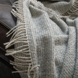 NA ZALOGI Volnena deka WoolMe 130x180 B.MODRA NA ZALOGI Volnena deka WoolMe 130x180 B.MODRA