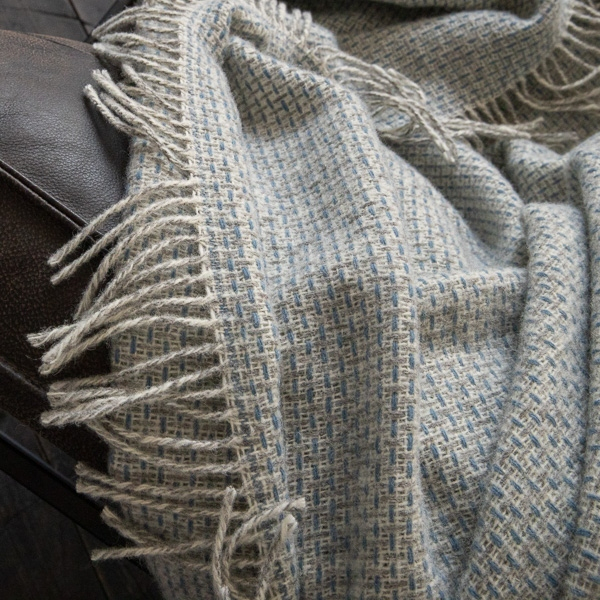 NA ZALOGI Volnena deka WoolMe 130x180 B.MODRA NA ZALOGI Volnena deka WoolMe 130x180 B.MODRA