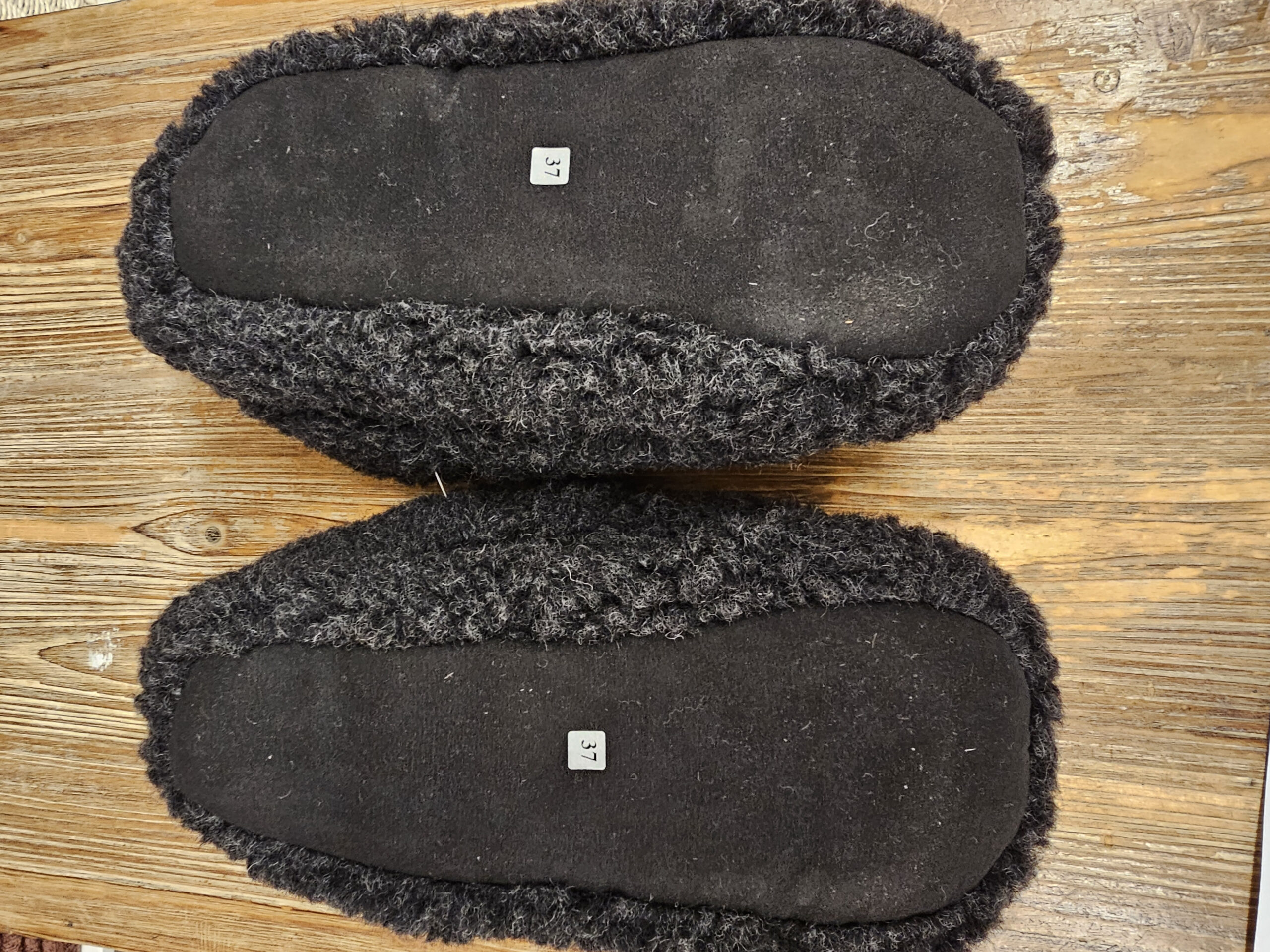 Copati iz 100% kosmatene volne t.sivi, nizki, več velikosti Copati iz 100% kosmatene volne t.sivi, nizki, več velikosti