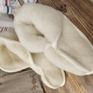 Visoki copati iz 100% kosmatene volne crem, več velikosti