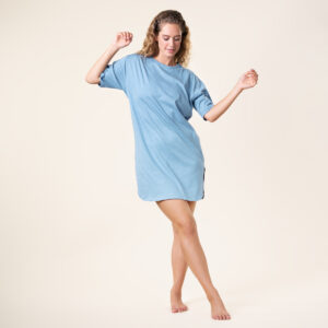 Ženska spalna srajca iz 100% eko bombaža MODRA z belimi pikami