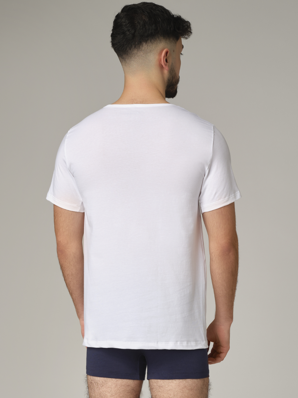 Moška spodnja majica V izrez KR BELA XL Moška spodnja majica V izrez KR BELA XL