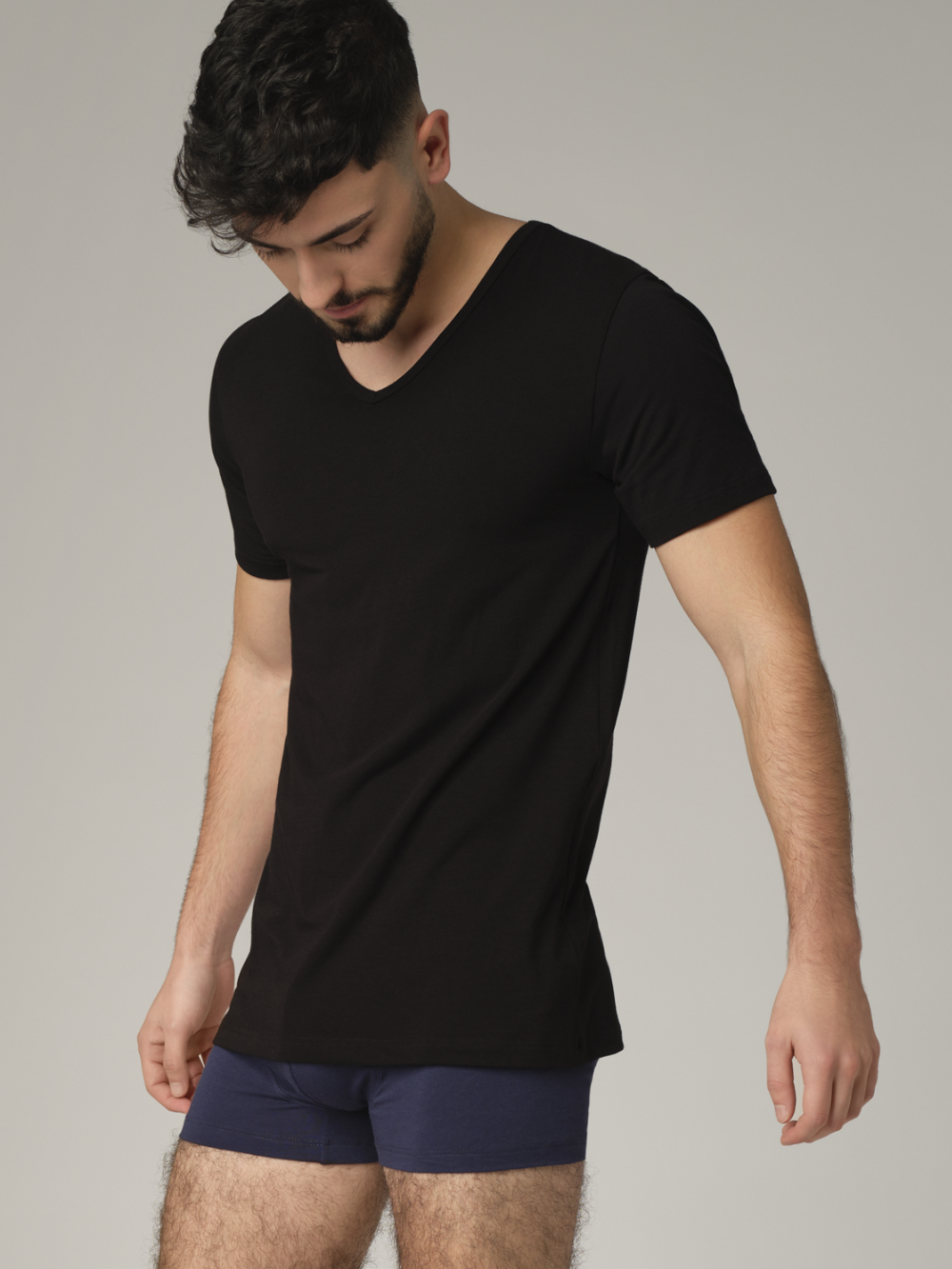 Moška spodnja majica V izrez KR ČRNA L Moška spodnja majica V izrez KR ČRNA L