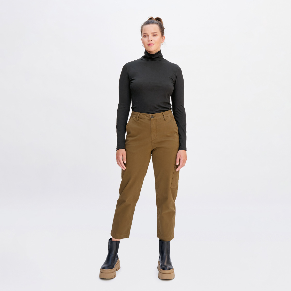 Ženske hlače eko bombaž BEIGE različne vel. Ženske hlače eko bombaž BEIGE različne vel.