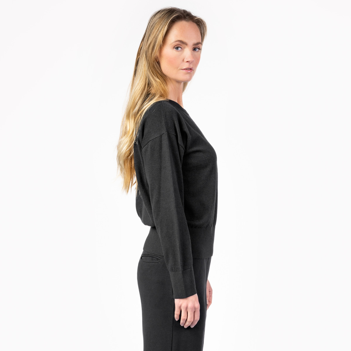 Ženski pulover Undine 80% eko bombaž, 20% volna, ČRN Ženski pulover Undine 80% eko bombaž, 20% volna, ČRN