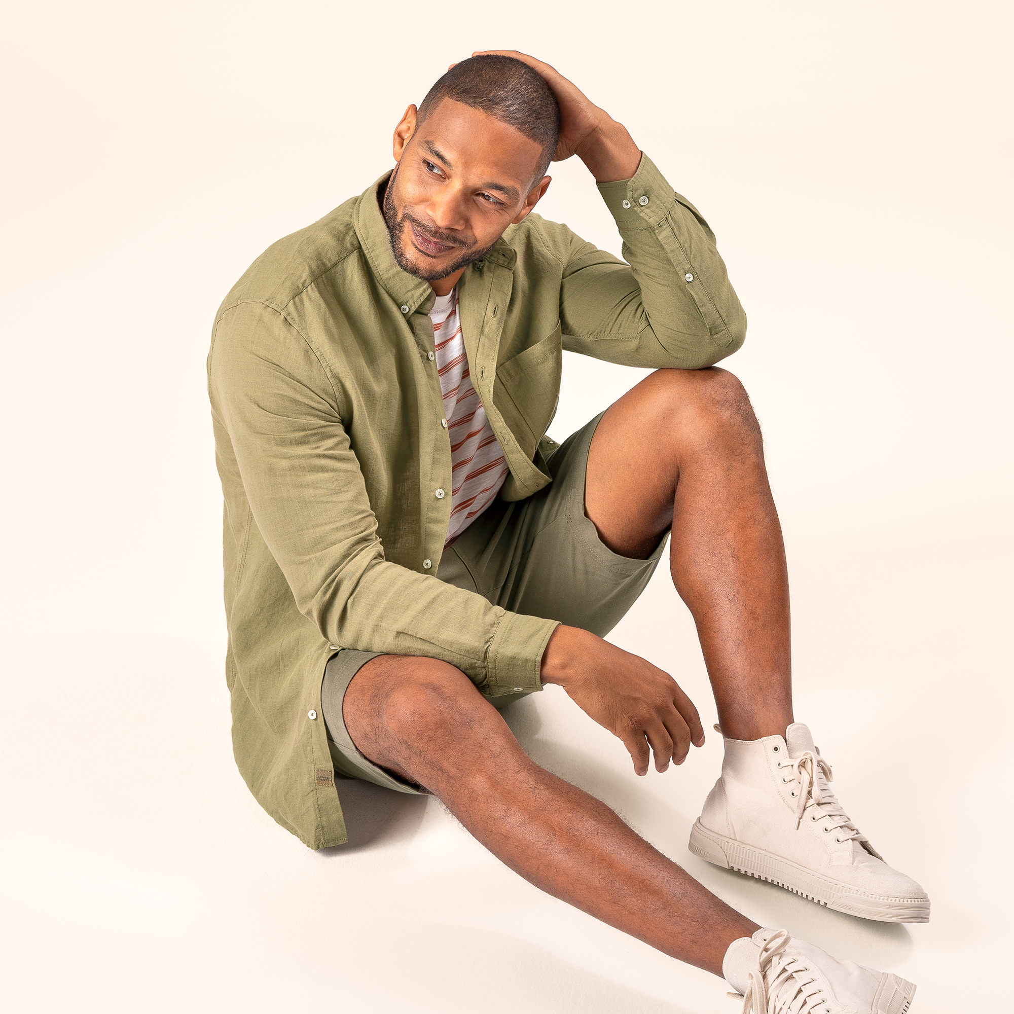 Moška srajca DR iz 55% lana in 45% eko bombaža 48,50 Moška srajca DR iz 55% lana in 45% eko bombaža 48,50