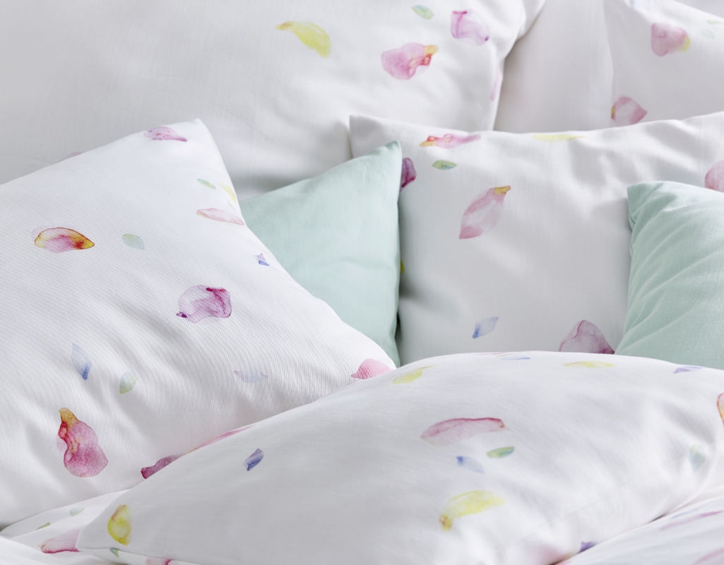 Posteljnina Blutenblatter saten, več dimenzij Posteljnina Blutenblatter saten, več dimenzij