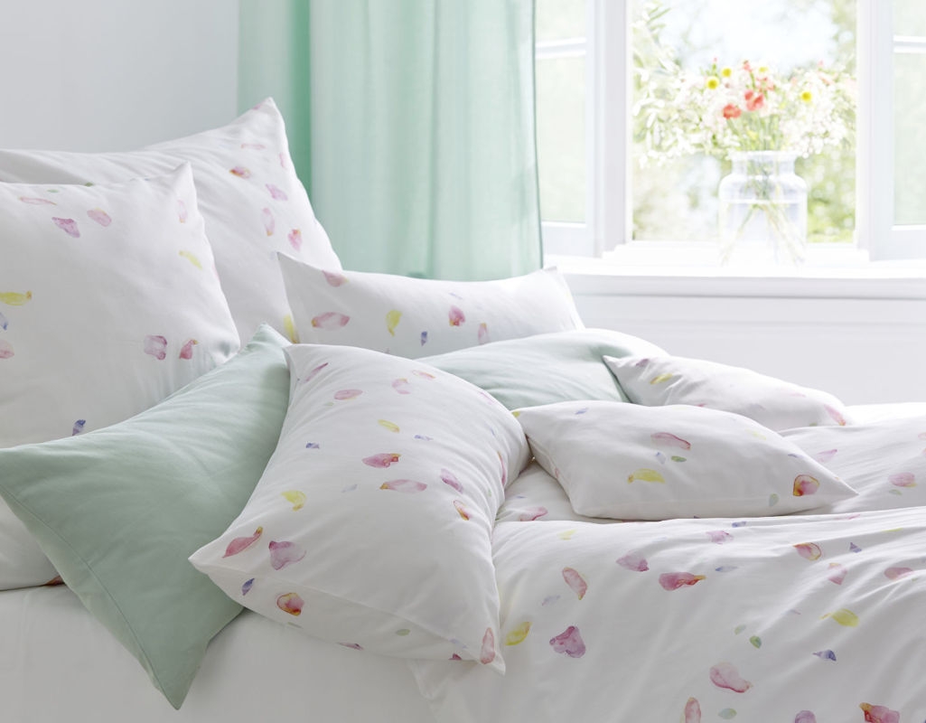 Posteljnina Blutenblatter saten, več dimenzij Posteljnina Blutenblatter saten, več dimenzij