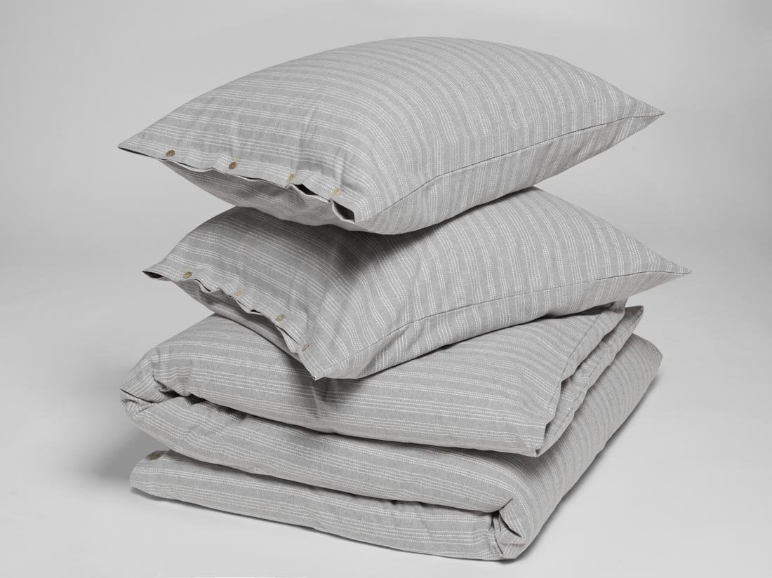 Posteljnina flanela siva črtasta, razl.dim. Posteljnina flanela siva črtasta, razl.dim.