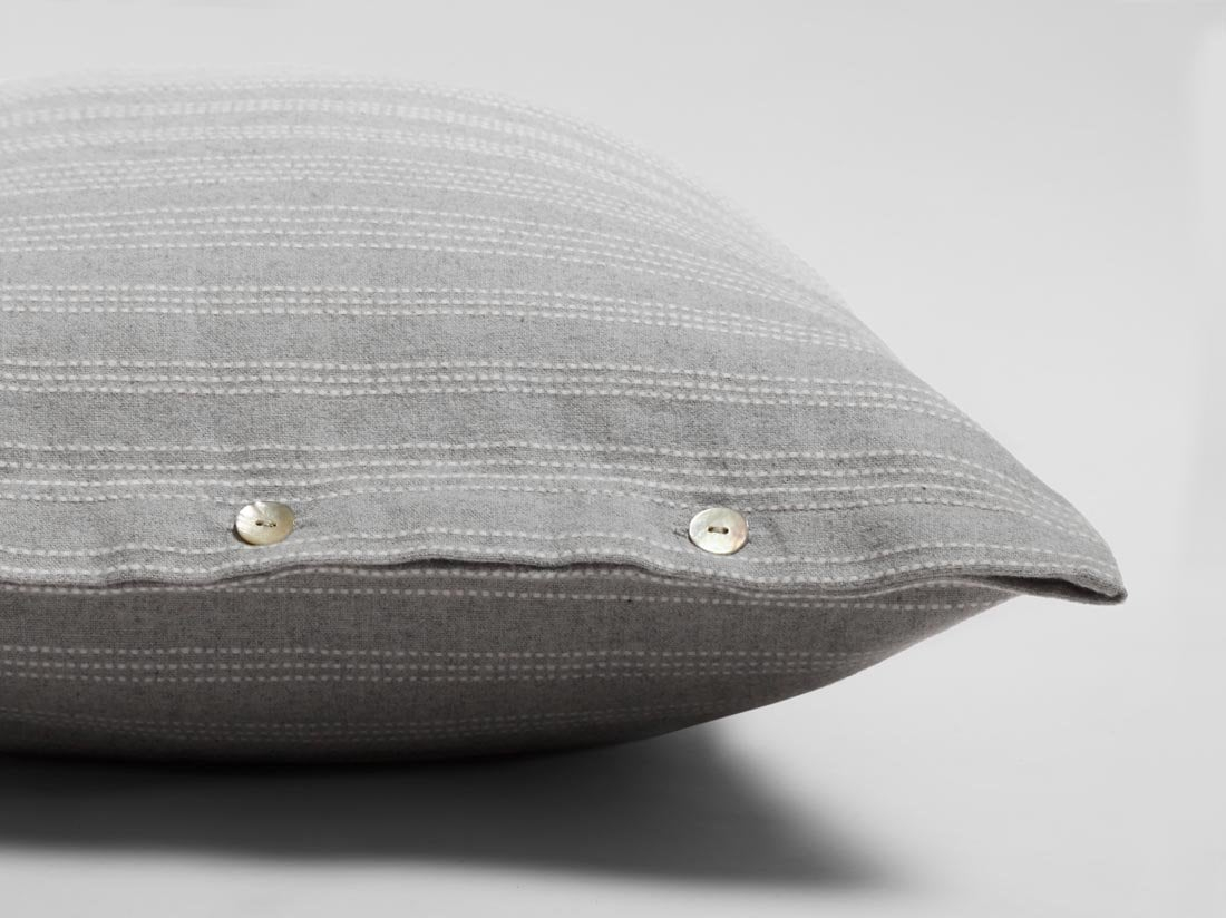 Posteljnina flanela siva črtasta, razl.dim. Posteljnina flanela siva črtasta, razl.dim.