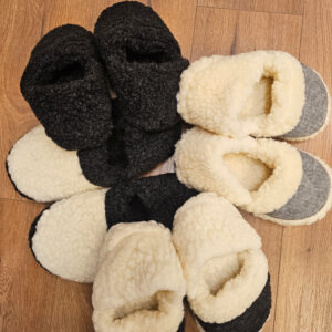 Copati iz 100% kosmatene volne, nizki, več velikosti Copati iz 100% kosmatene volne, nizki, več velikosti