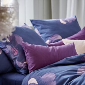 Posteljnina Dunkle Anemone saten, več dimenzij Posteljnina Dunkle Anemone saten, več dimenzij