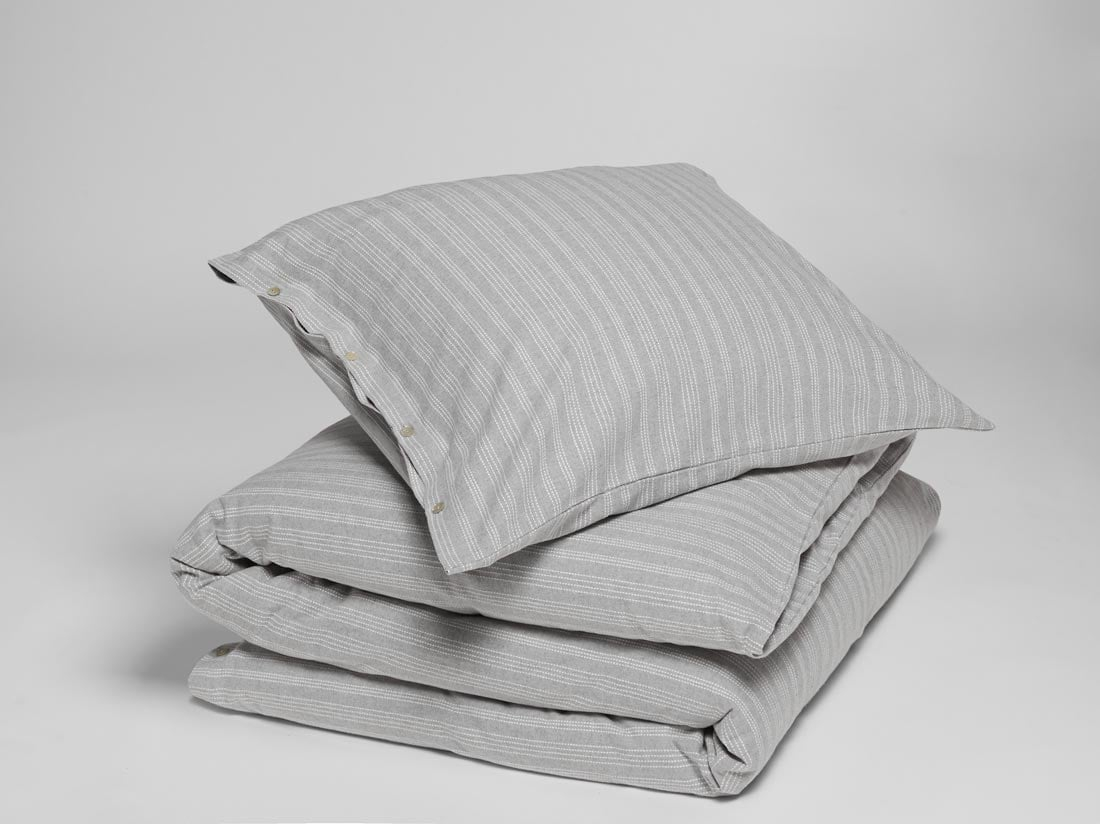 Posteljnina flanela siva črtasta, razl.dim. Posteljnina flanela siva črtasta, razl.dim.