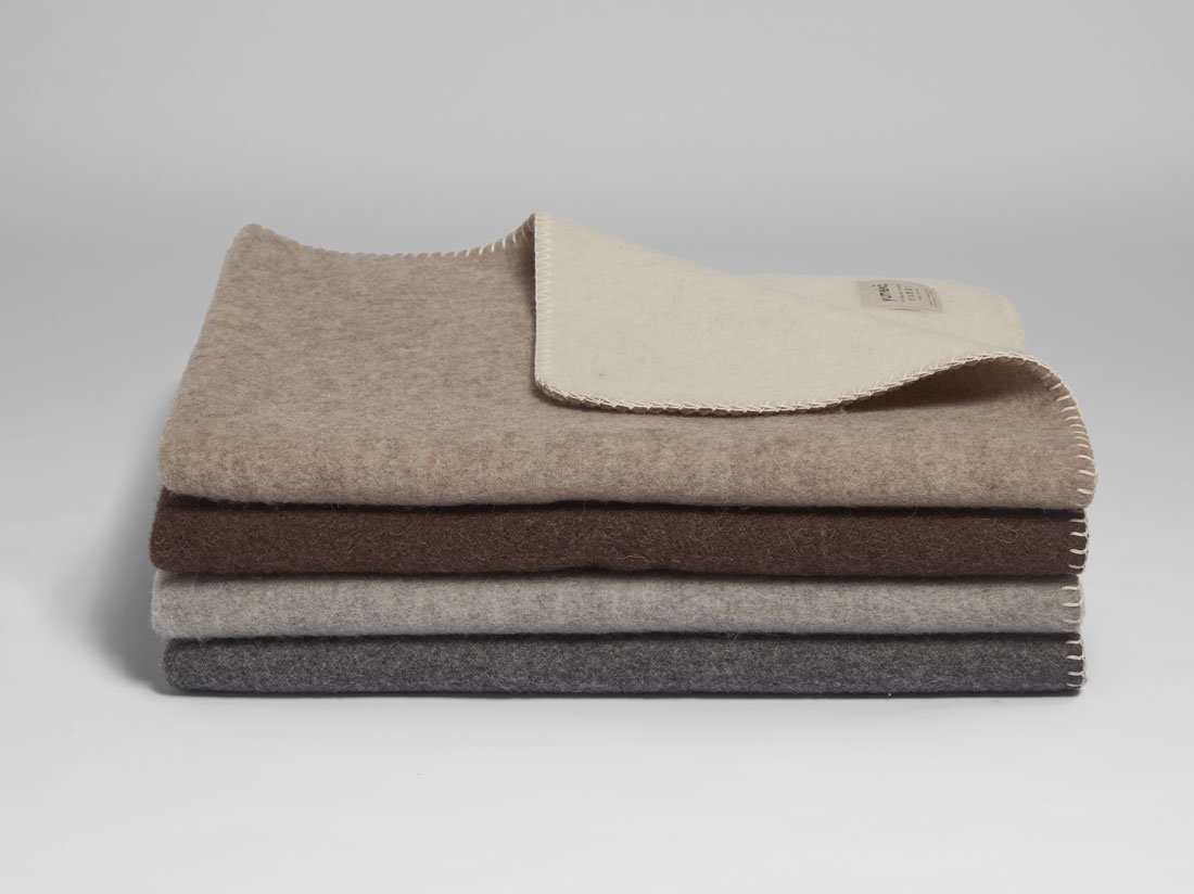 Mehka deka iz 100% merino volne white/lig grey 150x220