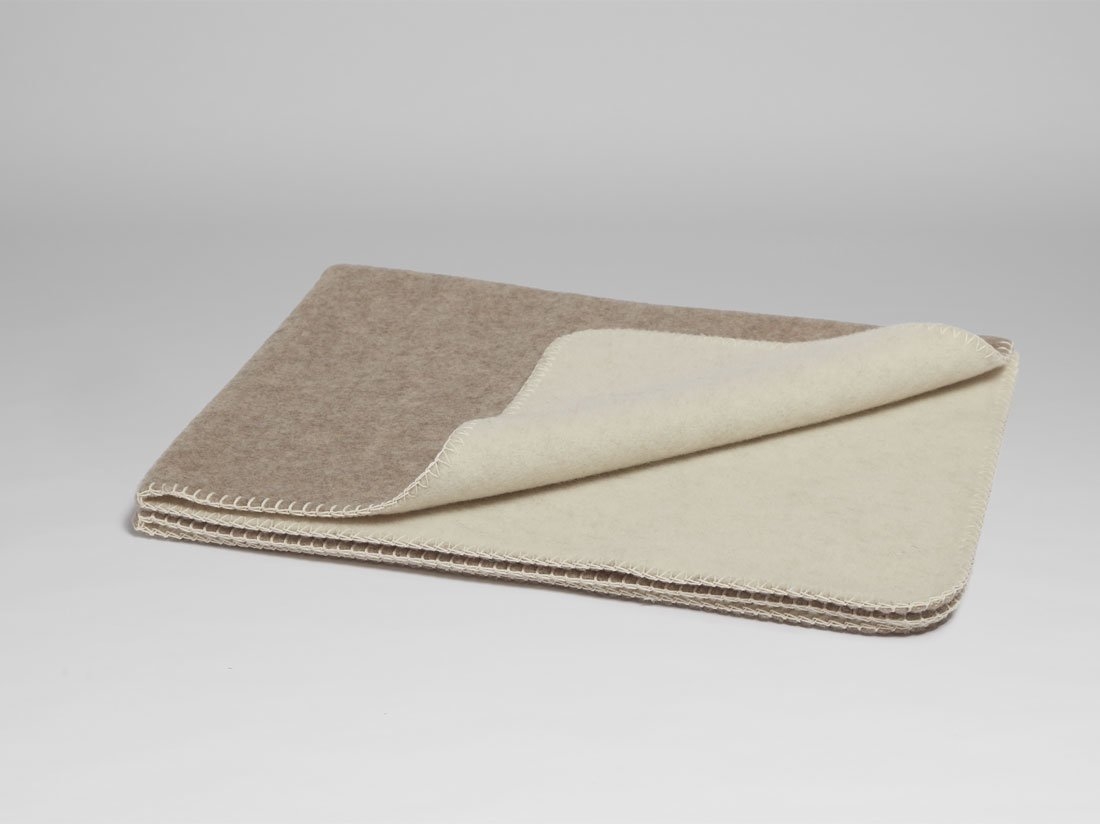 Mehka deka iz 100% merino volne white/light brown 150x220 Mehka deka iz 100% merino volne white/light brown 150x220