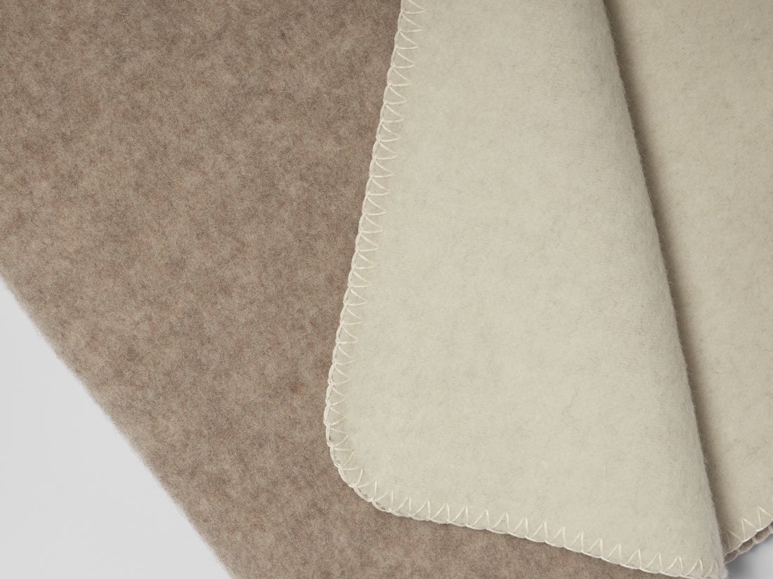 Mehka deka iz 100% merino volne white/light brown 150x220 Mehka deka iz 100% merino volne white/light brown 150x220