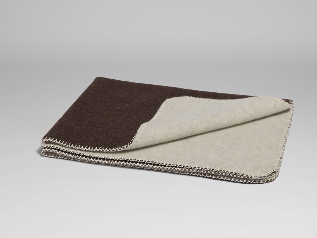Mehka deka iz 100% merino volne white/chestnut 150x220