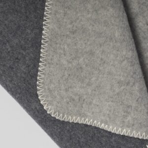 Mehka deka iz 100% merino volne white/charc 150x220 Mehka deka iz 100% merino volne white/charc 150x220
