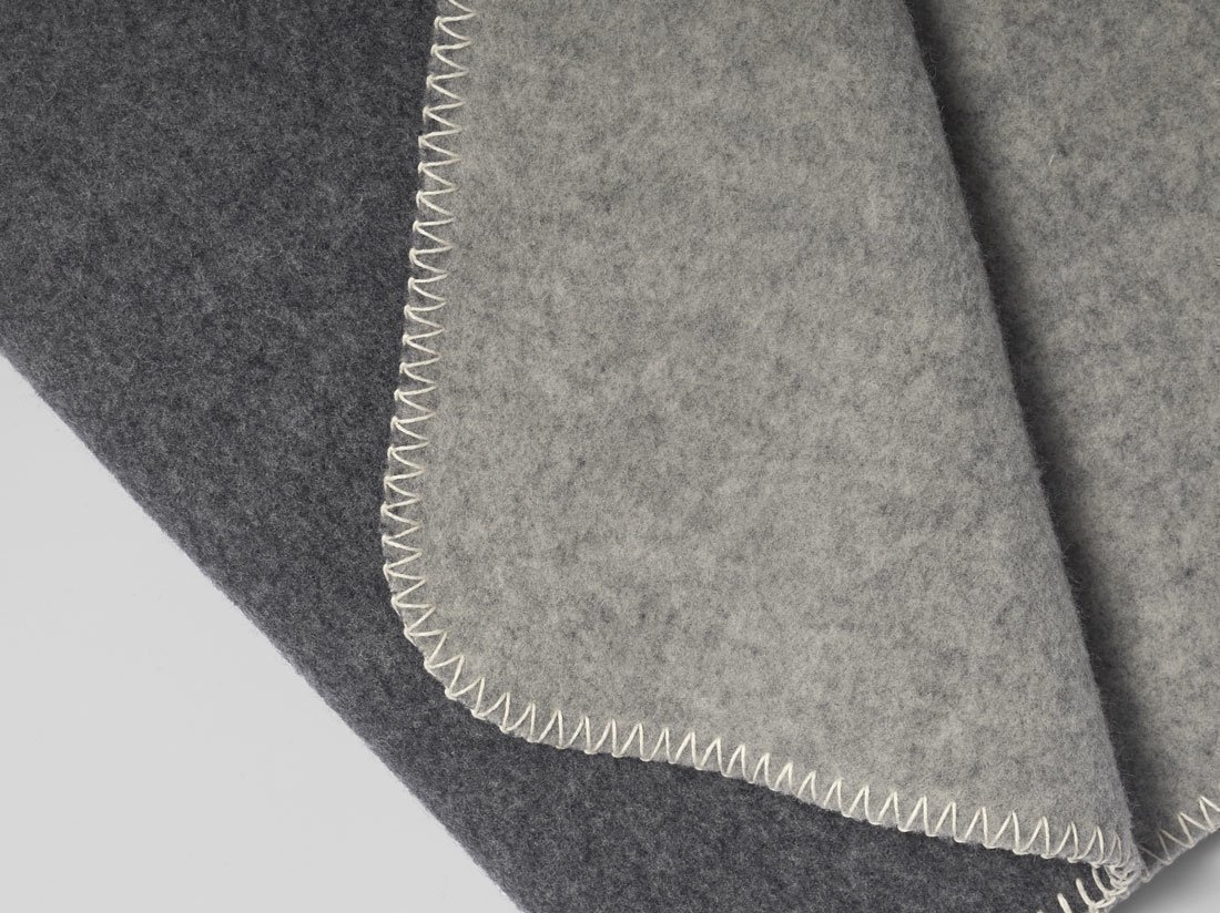 Mehka deka iz 100% merino volne white/charc 150x220 Mehka deka iz 100% merino volne white/charc 150x220