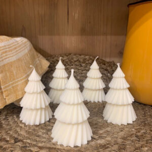 Sveča "Smrečica" soja vosek 65g. Sveča "Smrečica" soja vosek 65g.