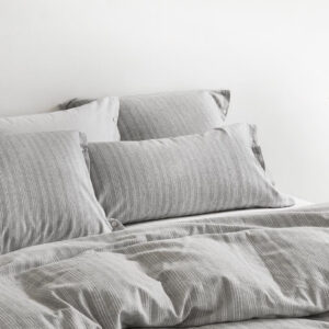 Posteljnina flanela siva črtasta, razl.dim. Posteljnina flanela siva črtasta, razl.dim.