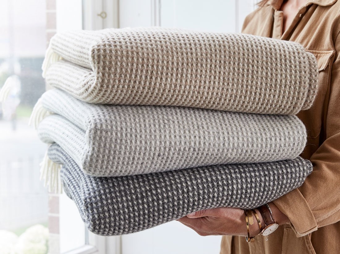 Mehka pletena deka iz 100% merino volne charc 150x210 Mehka pletena deka iz 100% merino volne charc 150x210