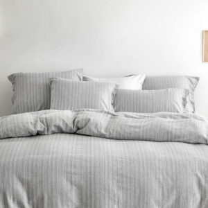 Posteljnina flanela siva črtasta, razl.dim. Posteljnina flanela siva črtasta, razl.dim.