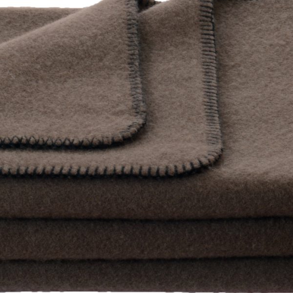 Volnena odeja INN velur nougat 150x200 Volnena odeja INN velur nougat 150x200