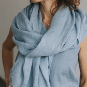 Šal iz 100% lana svetlo modra