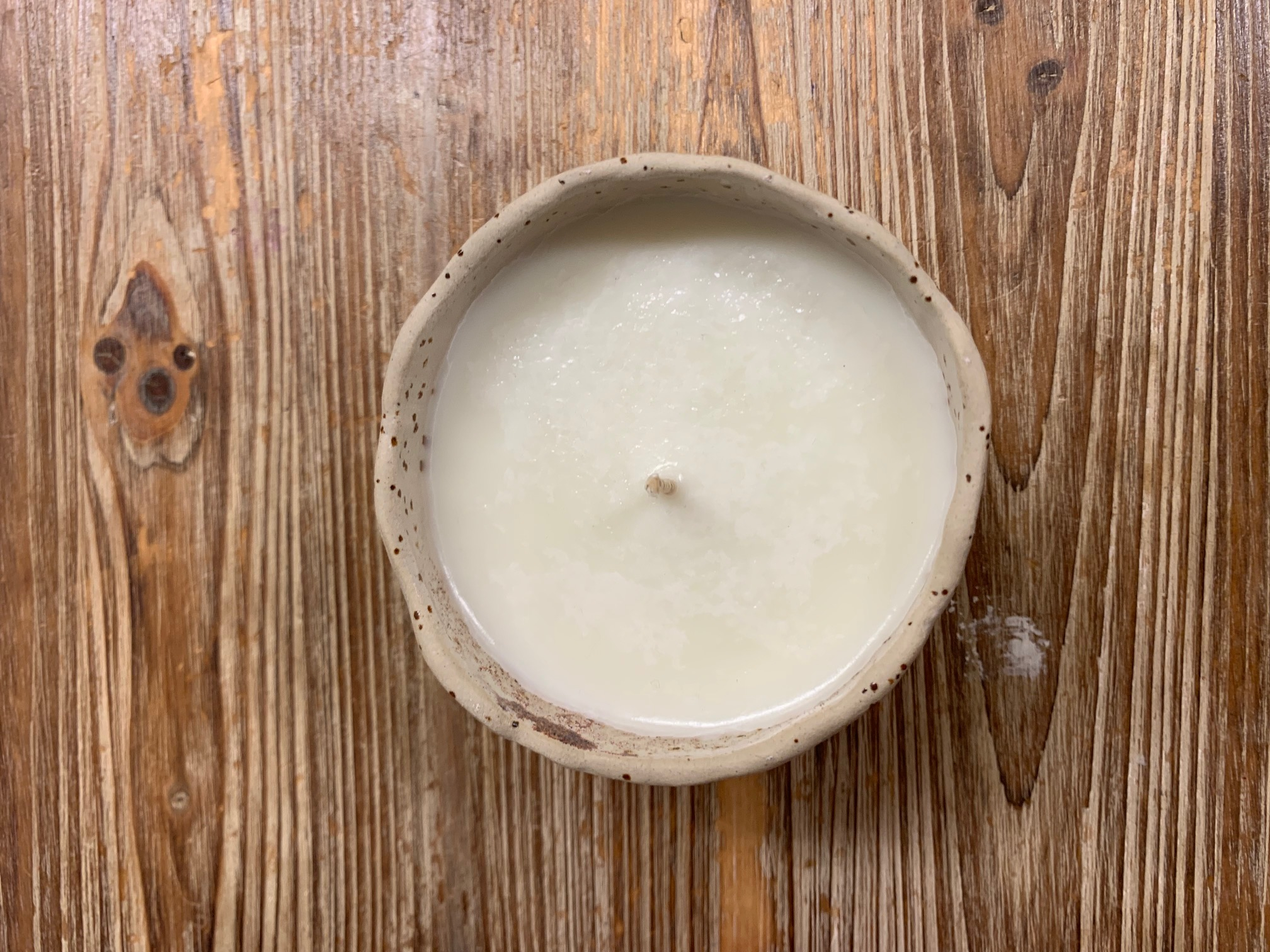 Sveča v keramični posodi "Sadje in cimet" 200g. Sveča v keramični posodi "Sadje in cimet" 200g.