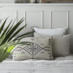 Prevleka iz 100% lanu 40x60 vezenje w/dark grey