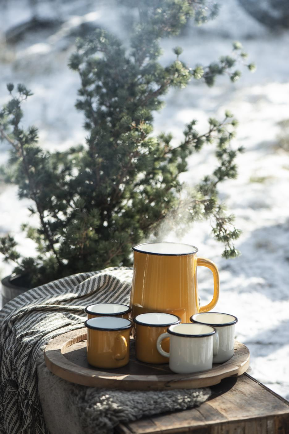 Emajliran vrč mustard