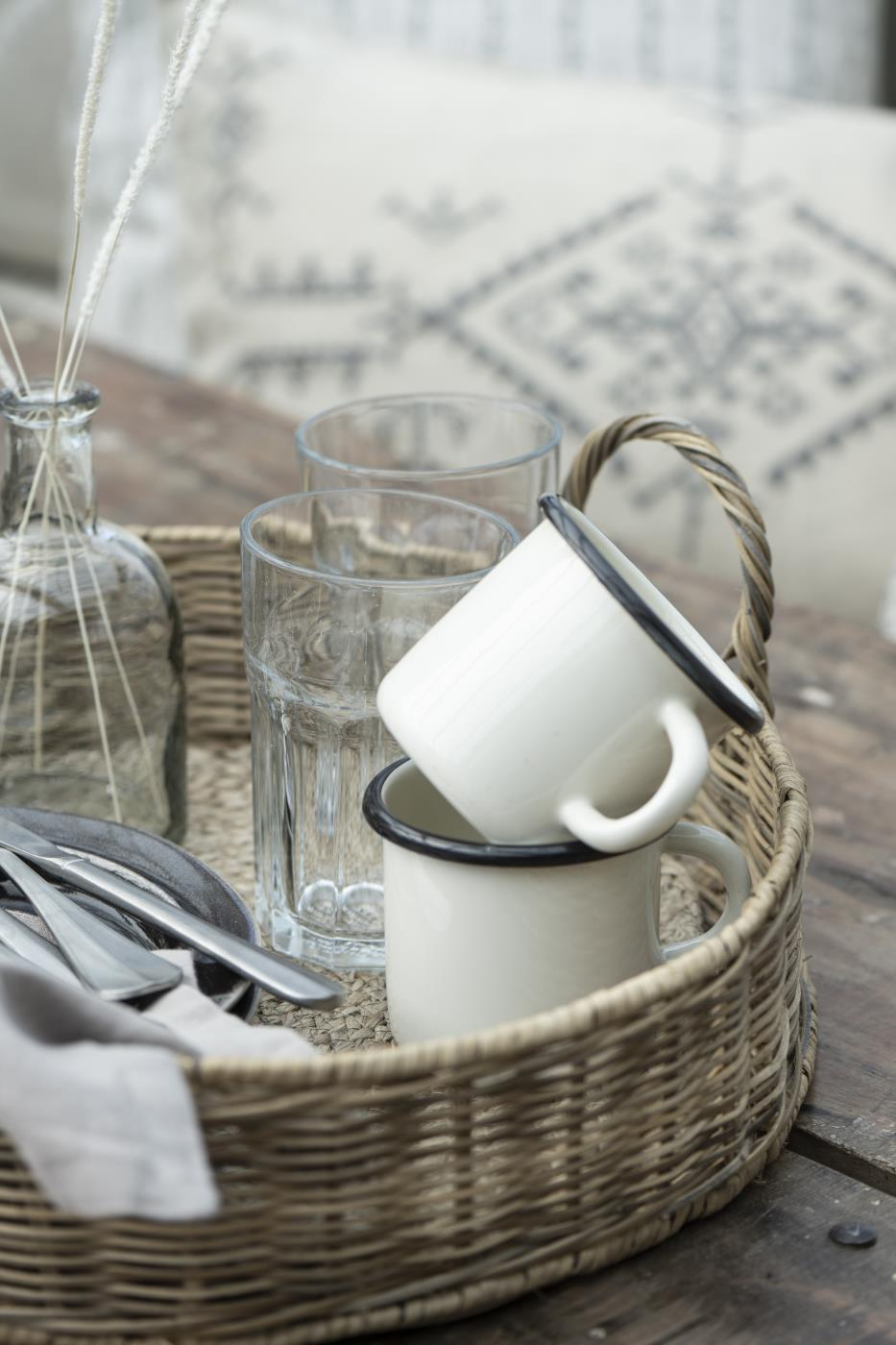 Emajlirana skodelica butter cream Emajlirana skodelica butter cream