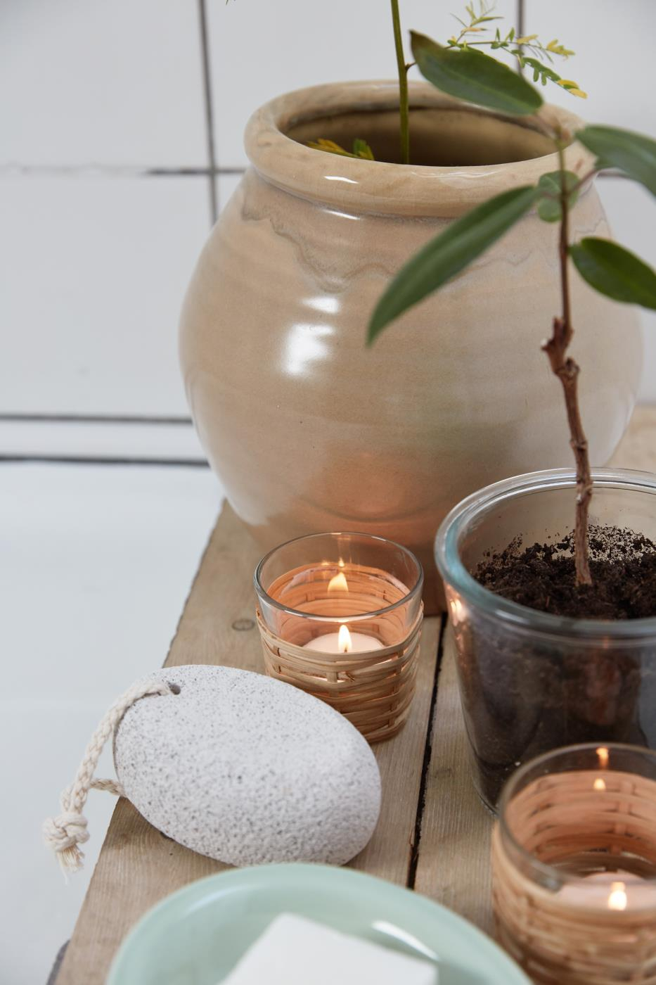 Svečnik steklo ratan Svečnik steklo ratan