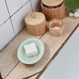 Svečnik steklo ratan Svečnik steklo ratan