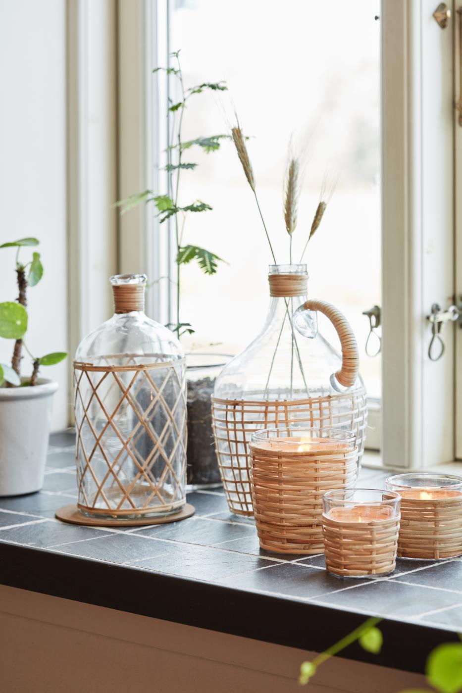 Svečnik steklo ratan Svečnik steklo ratan