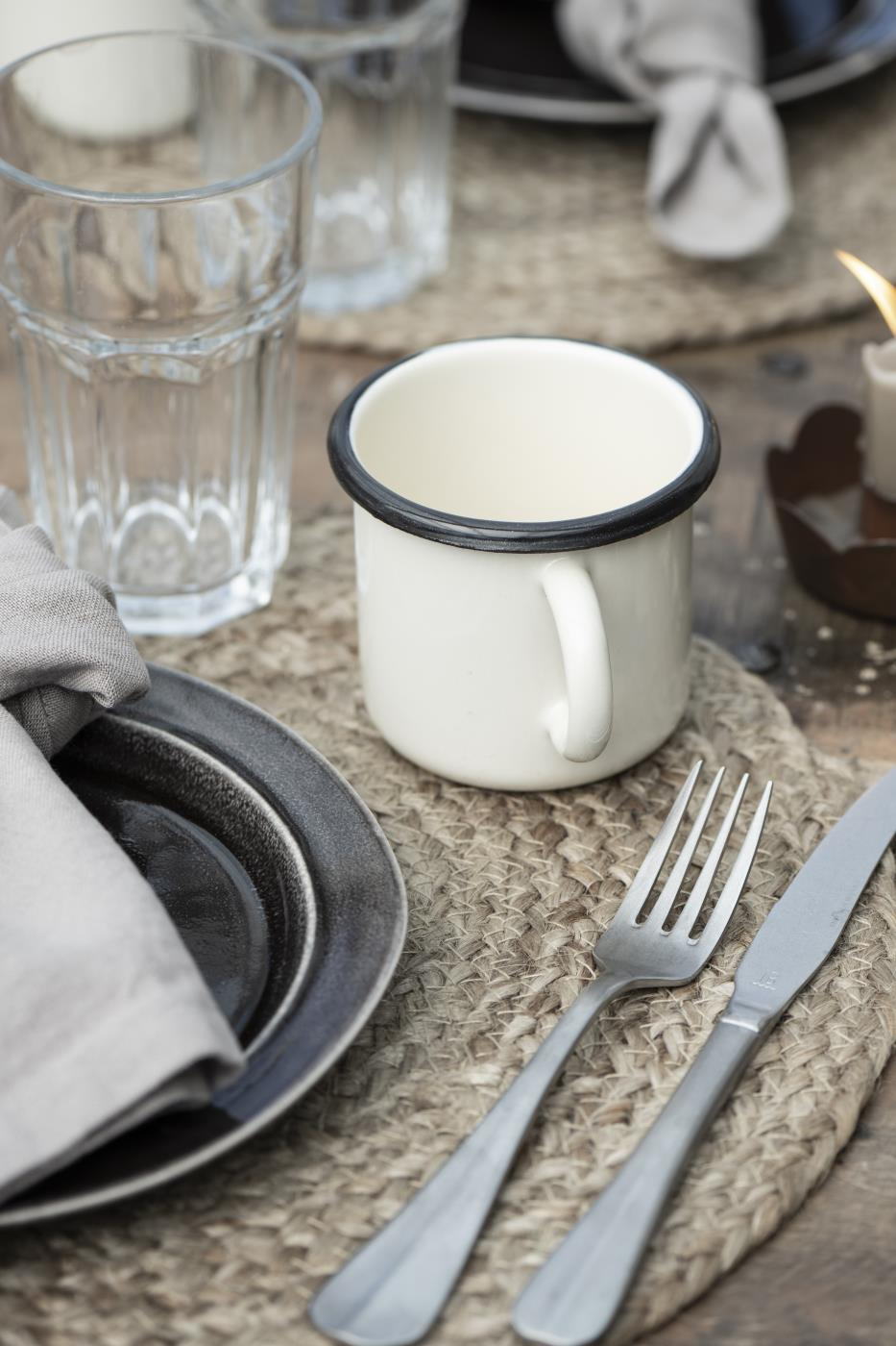 Emajlirana skodelica butter cream Emajlirana skodelica butter cream