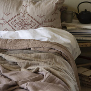 Prevleka 100% lan 50x70 vezenje w/faded rose Prevleka 100% lan 50x70 vezenje w/faded rose