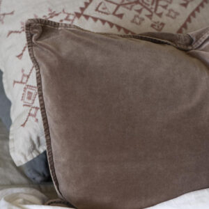 Prevleka 100% lan 50x70 vezenje w/faded rose Prevleka 100% lan 50x70 vezenje w/faded rose