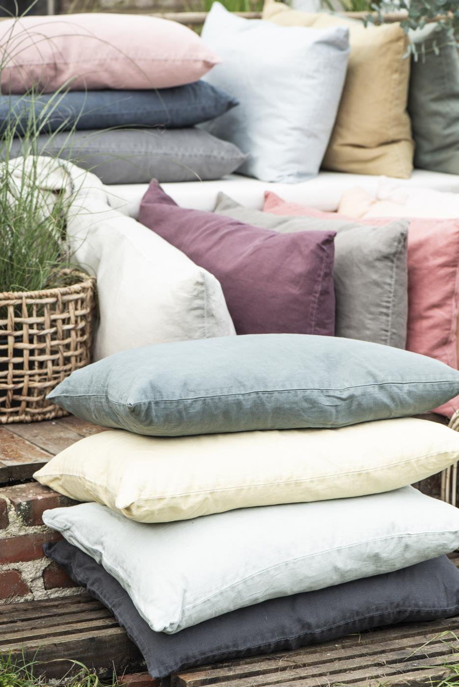 Prevleka iz 100% lanu 50x70 aubergine Prevleka iz 100% lanu 50x70 aubergine