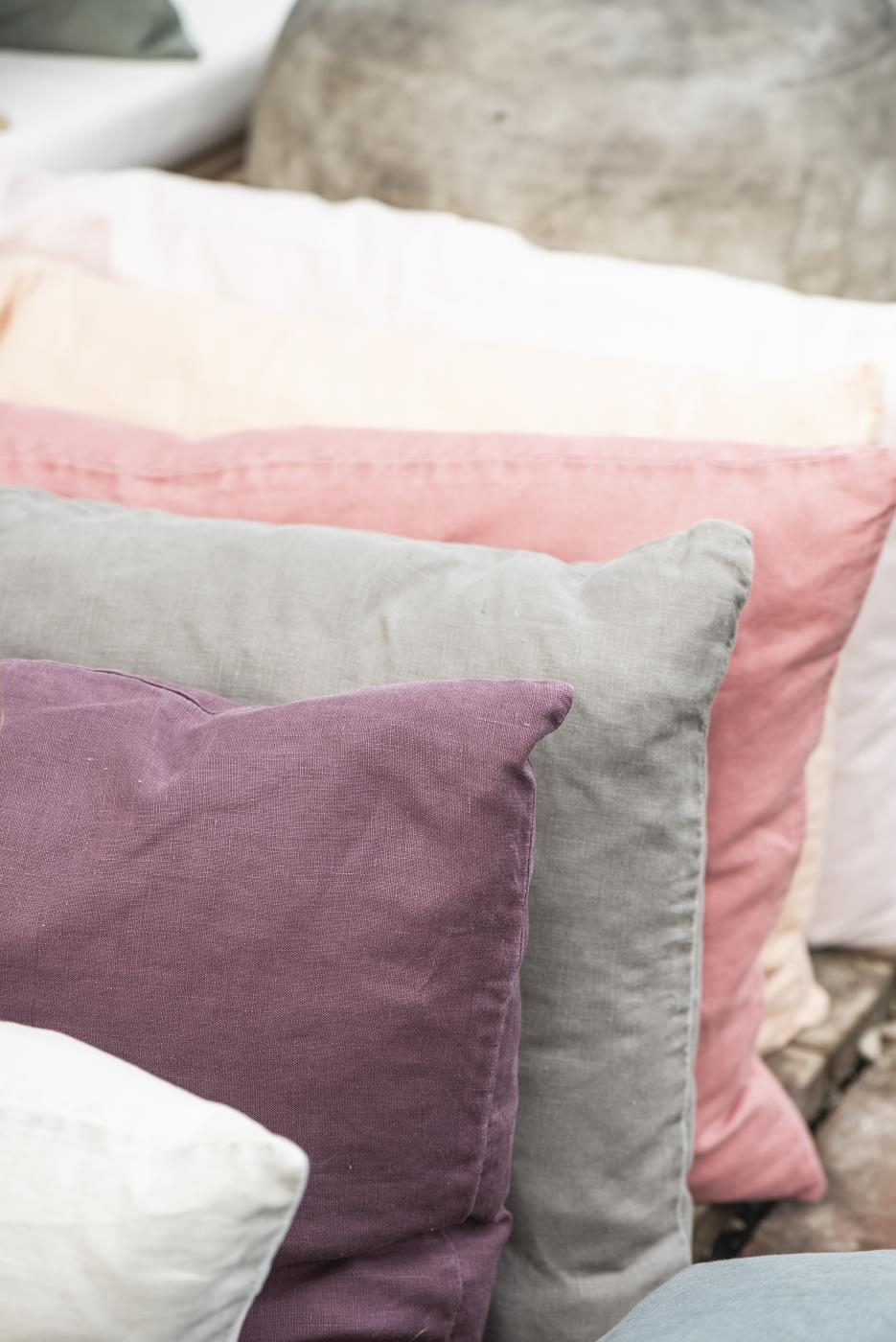 Prevleka iz 100% lanu 50x70 aubergine Prevleka iz 100% lanu 50x70 aubergine